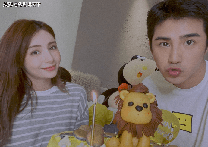 丹尼尔|麦迪娜晒全家福为姜潮庆生，丹尼尔萌态十足像爸爸，二胎即将出生