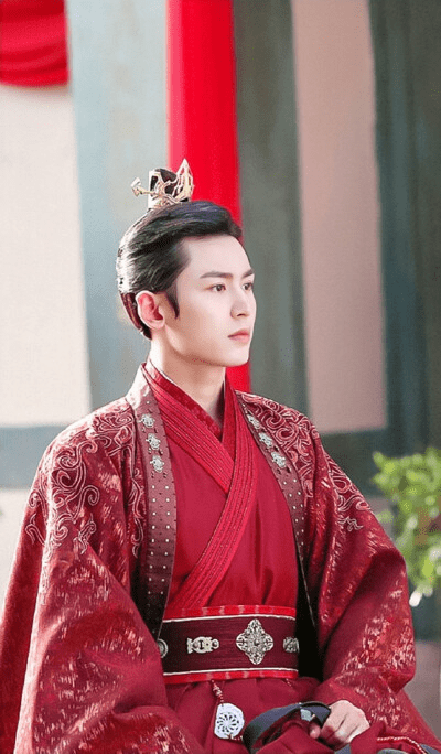 男星|古装红衣美男，龚俊、杨洋、肖战等男星，谁是你心头的朱砂痣？