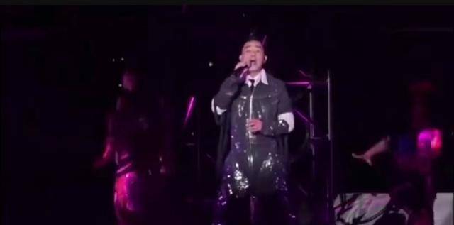 防弹衣|穿防弹衣开演唱会，陈小春应该是先例，jasper穿搭洋气要当哥哥了
