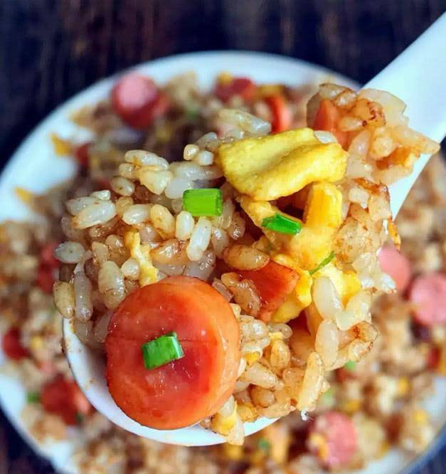 米饭怎么炒好吃不用火腿肠 d36807842f084dd6ae3dd67f49f48a49.jpeg