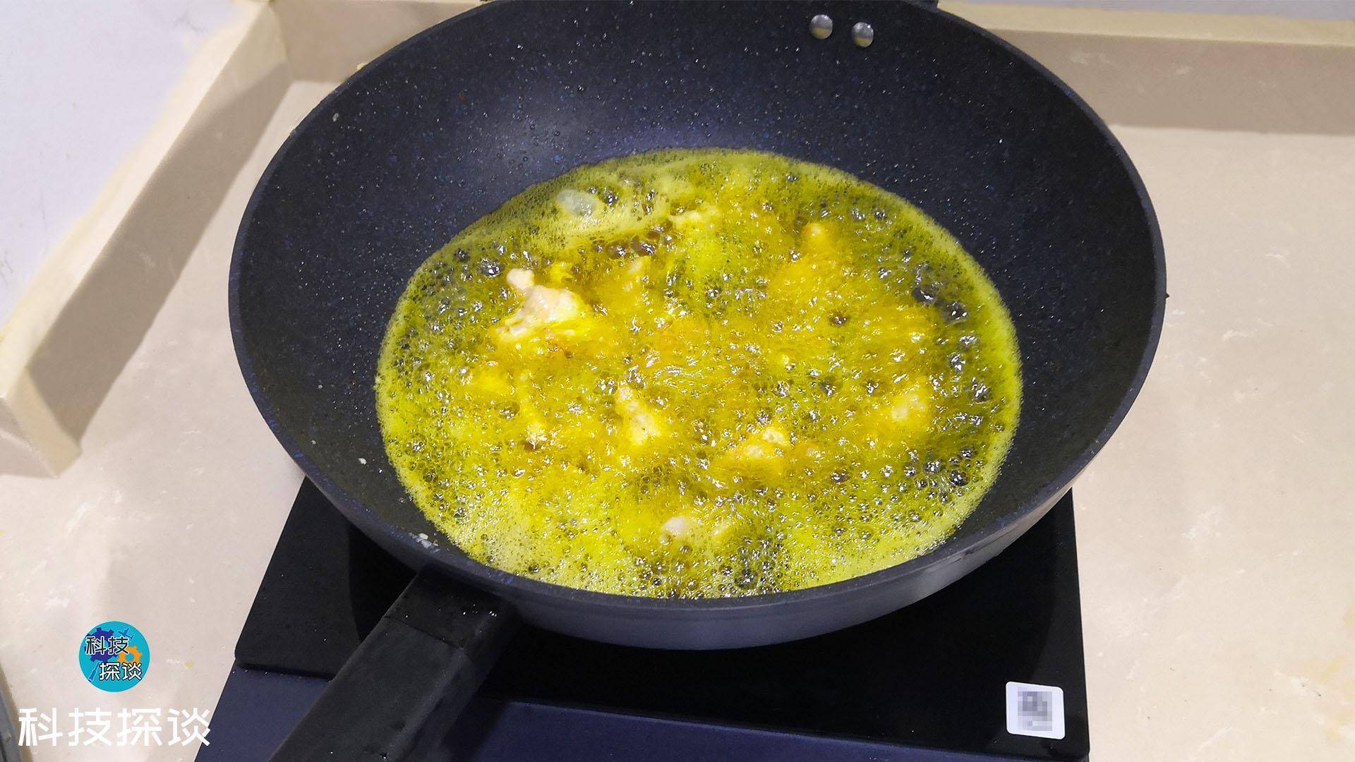 进行|看了三款米家电磁炉，这款超薄电磁炉让人爱不释手，七夕正好用上