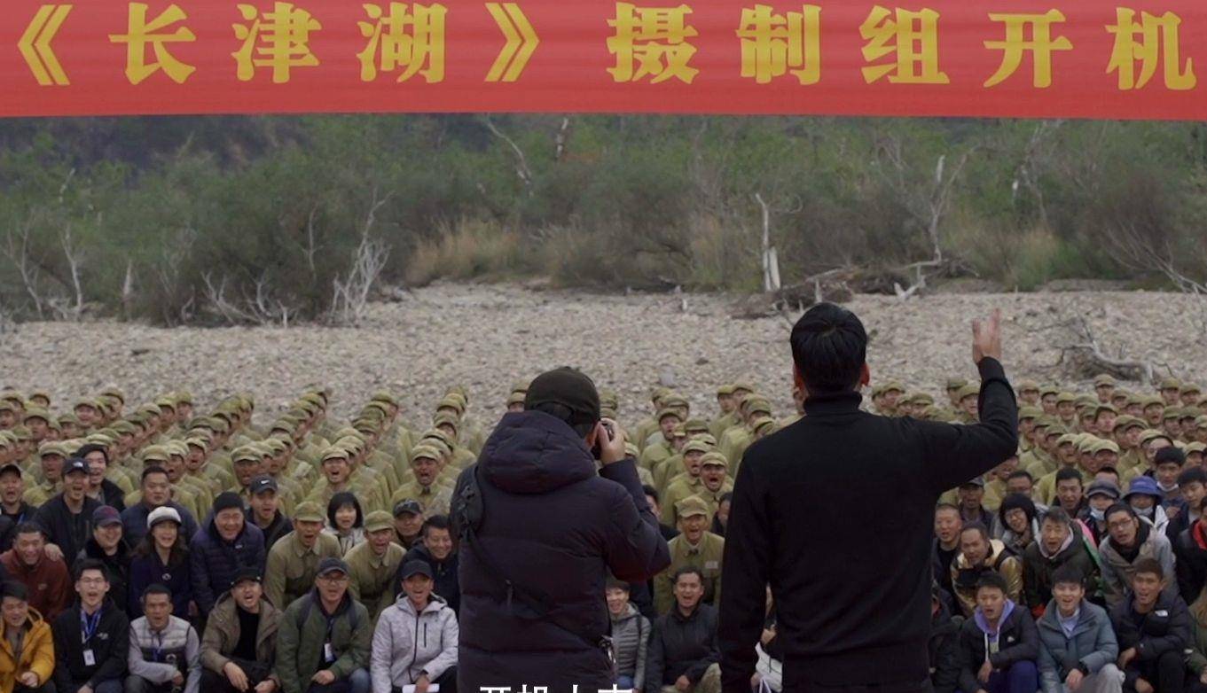 成本|解码《长津湖》：演职人员数量创纪录，吴京易烊千玺冻睡着