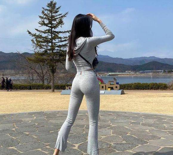 身材|美女爱穿“无痕裤”，婀娜身姿让人着迷，坚持运动或是关键