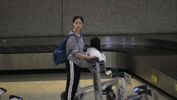 黑色|沈佳妮虽然不演戏了，但是衣品一直在线，休闲装更是拿手