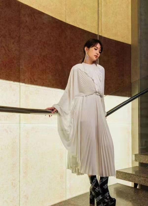 杨丞琳|杨丞琳戴口罩穿小熊衣，过年坚持运动，室内也要又美又安全！