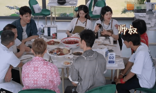 温客|龚俊跟朋友录中餐厅5，大家却留意他对姚安娜的点评，人帅情商高