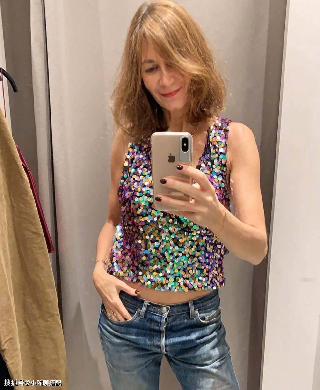 颜色|法国单亲妈妈长相显老，靠减龄穿搭美出新境界，优雅从容令人赞叹