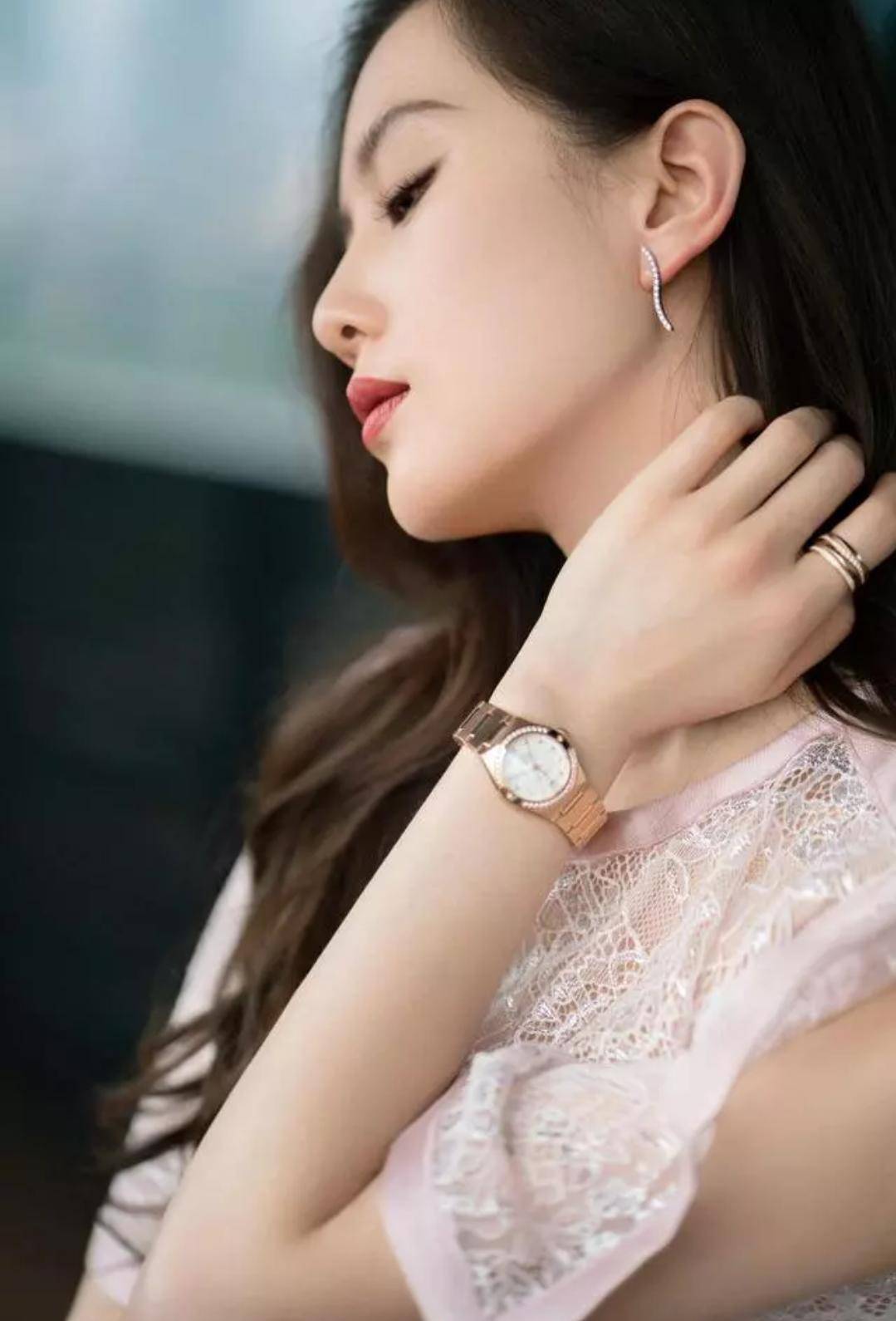 女神|肌肤雪白，面容姣好的刘诗诗，是你喜欢的类型吗