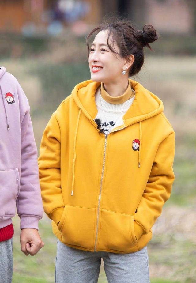 女孩子|马苏认真打扮起来不得了，一袭浅粉色礼服温柔高贵，少女感十足