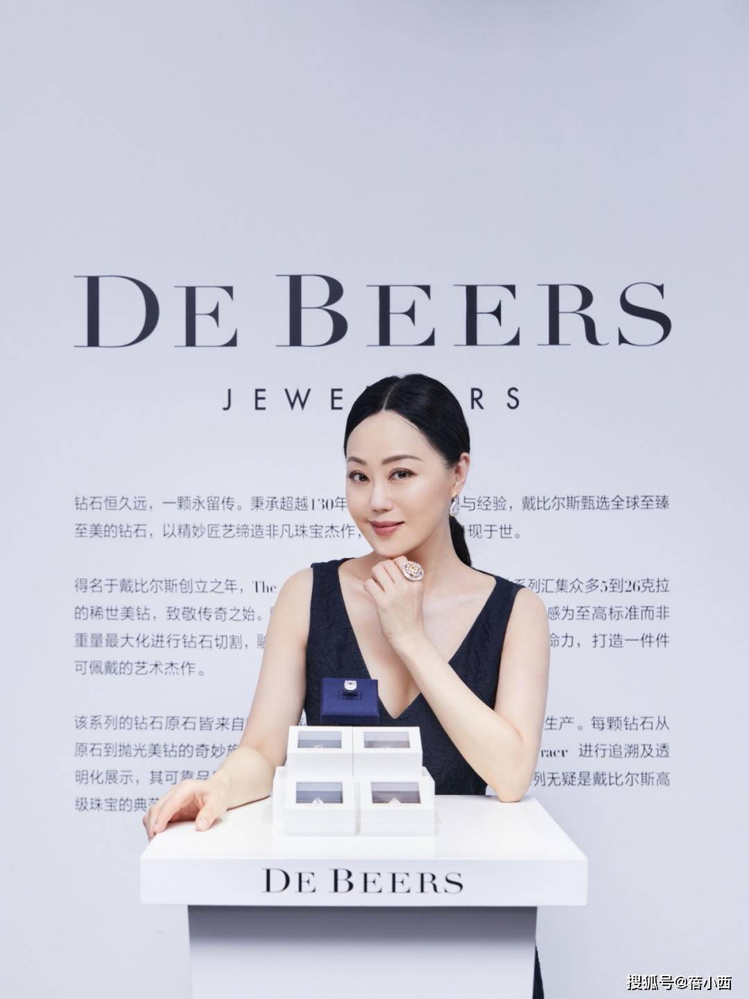 章小蕙|“章小蕙”真是上流社会贵妇的代表，饱满身材穿小黑裙，气质惊艳
