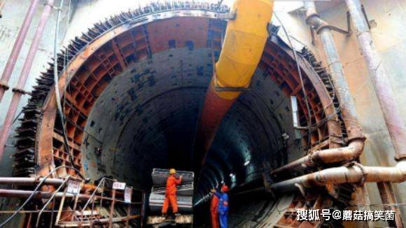 中国一隧道3年才挖4米，印度想嘲笑，英国却竖起了大拇指