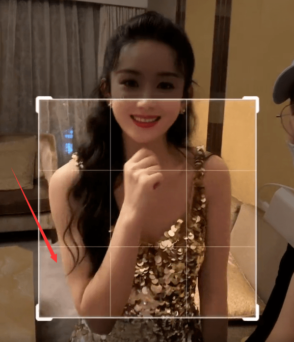 纸片人|女星长点肉更好看！赵丽颖长胖不避讳，热巴瘦过头显头大