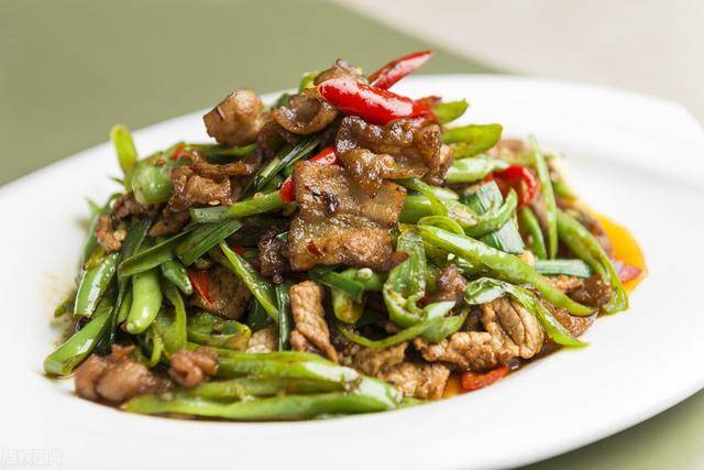 做法|做湖南名菜辣椒炒肉，先炒肉还是辣椒？学会正确做法，滑嫩又入味