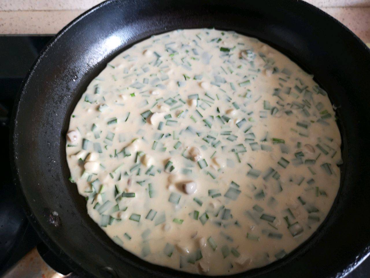 加入适量|早餐不知道吃什么？试一试这款快手鸡蛋饼，10分钟就上桌