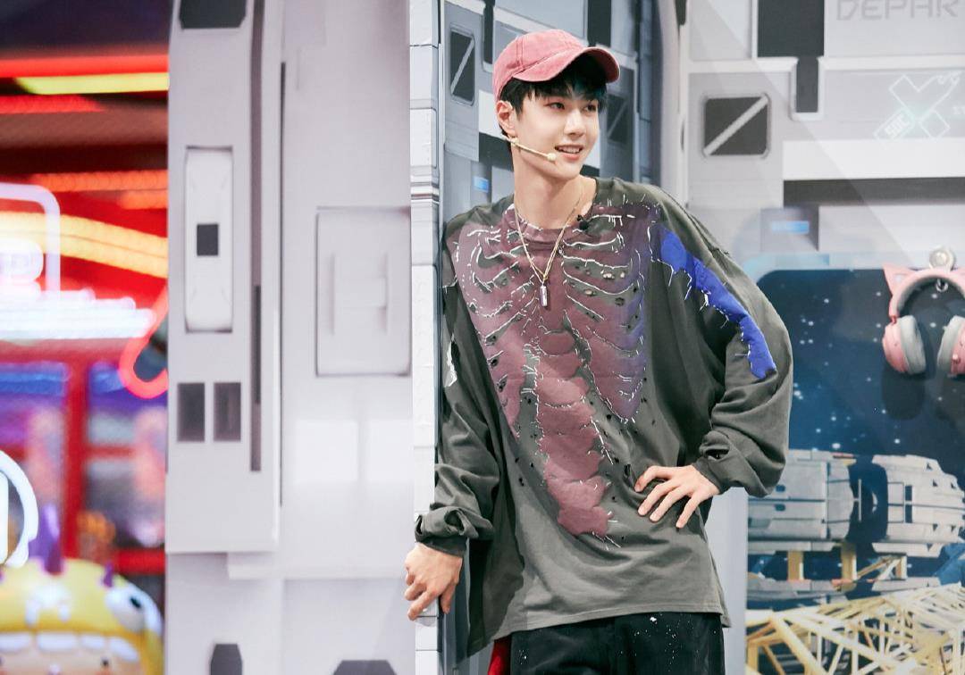 街舞|爱豆系的天花板,粉红色的王一博,果然是永远的神颜存在!