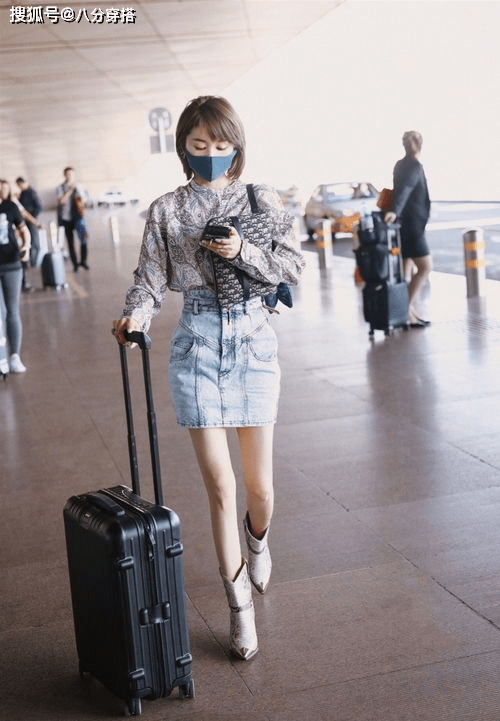 套装|王子文穿衣打扮真“豪放”,穿银白色套装简约大气,大秀曼妙身姿