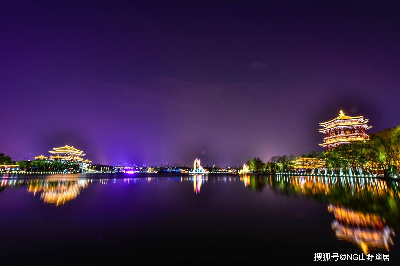 西安最美夜景：灯火辉煌的热闹街景，重现昔日的大唐盛世！_历史