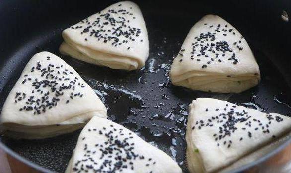 做法|秋天家人就馋此饼，比酱香饼好吃，比披萨饼有层次感，香极了！