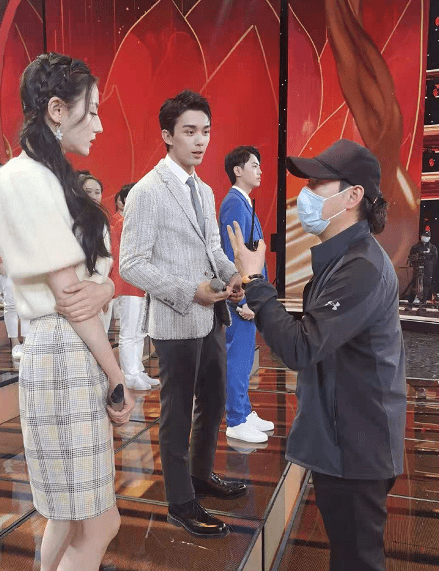 仙女|五四晚会彩排曝光！热巴穿一步裙跟吴磊同框，李沁小仙女造型超美