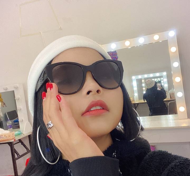 黑色|Cindy脱胎换骨？瘦出尖下巴辣妹感十足，不复从前人见人骂丑娃娃！