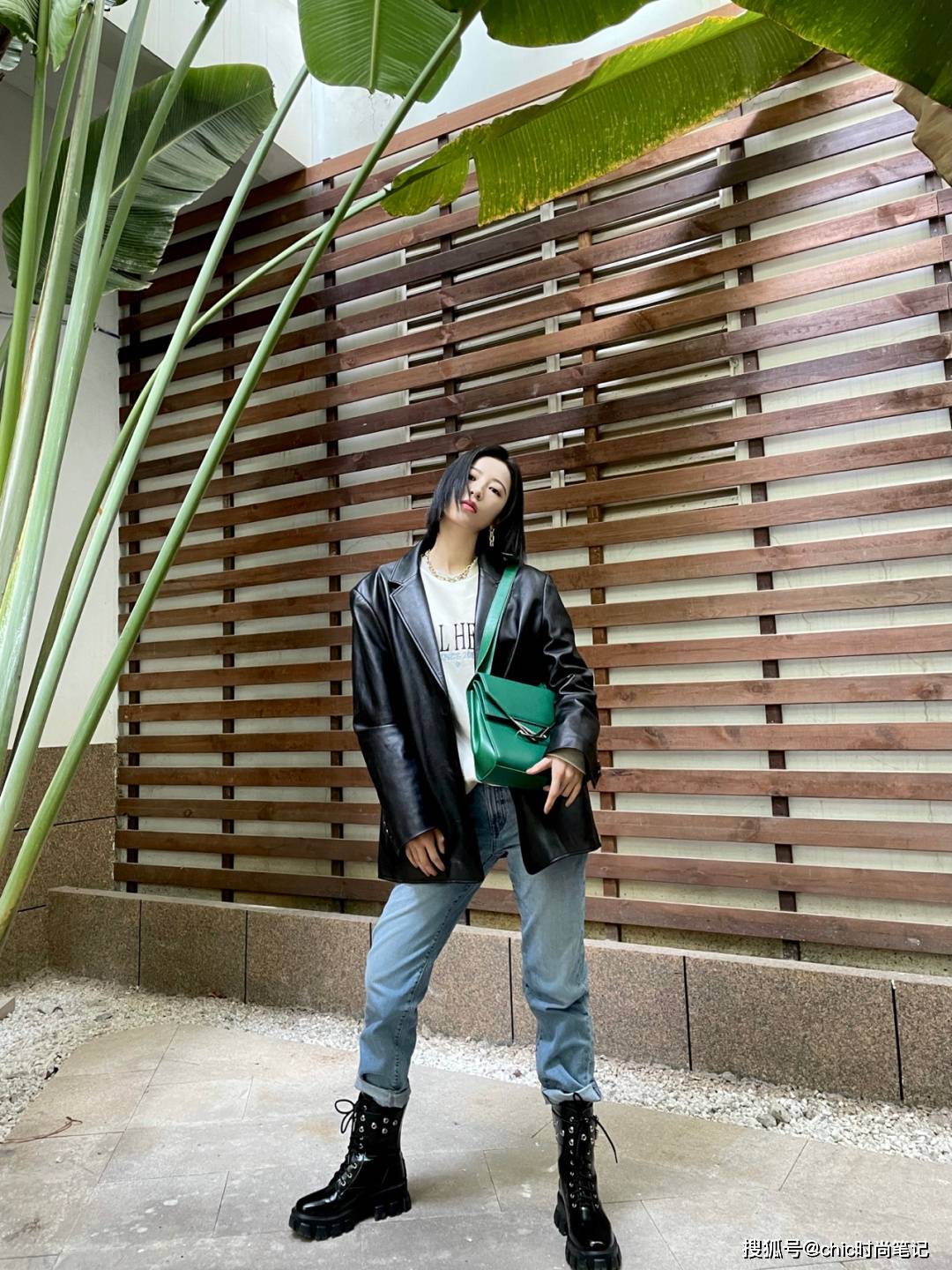 一身|短裙和马丁靴真的是当之无愧的A+搭档