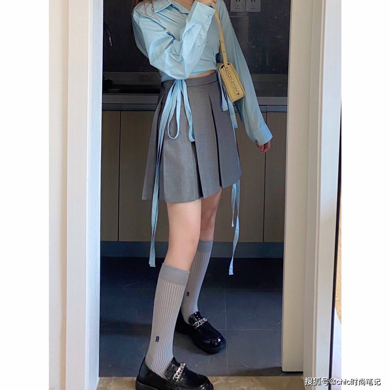 一身|短裙和马丁靴真的是当之无愧的A+搭档