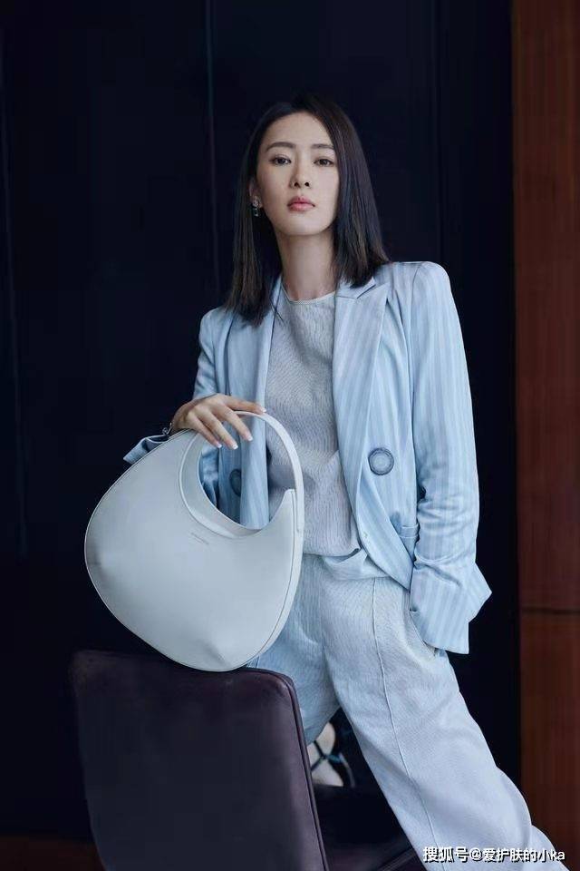 裙子|童瑶辨识度直线上升，穿斜肩长裙气质没得挑，摆脱小章子怡标签