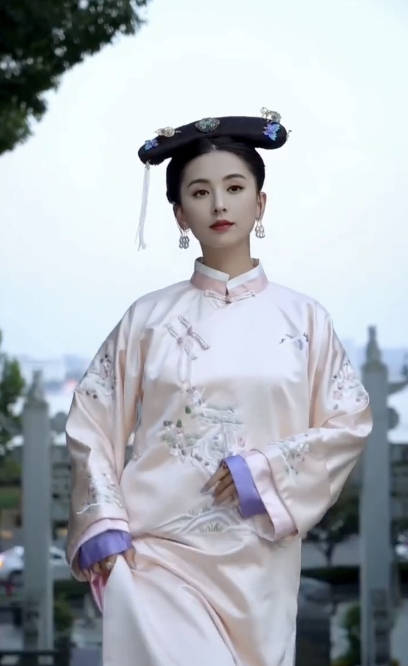 扮相|方媛七夕穿古装韵味足，仿若天外飞仙超惊艳，扮相不逊于明星演员