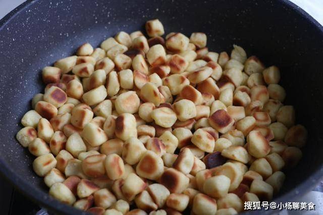 家长|面粉里加两个鸡蛋,不用蒸不用炸,健康营养,孩子一口一个特爱吃