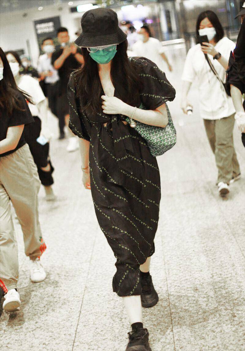 身材|迪丽热巴穿成“五五身”,造型一样很抢眼,身材不好这样穿易翻车