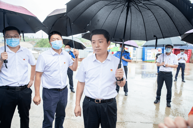 廖良辉调研花垣县城区公厕建设与主干道在建项目