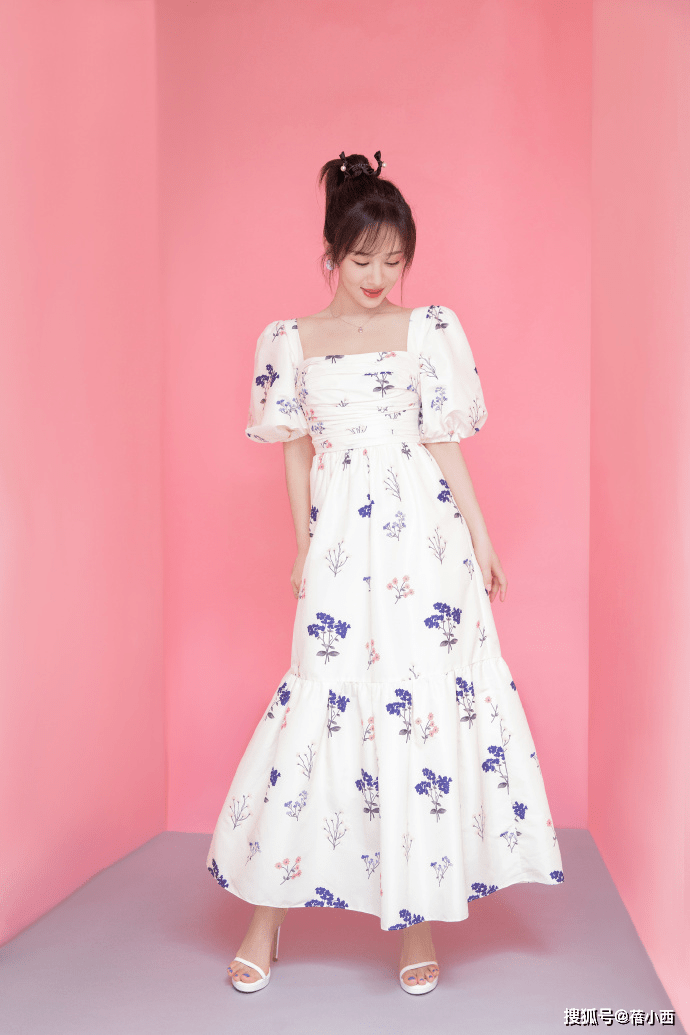 一身|杨紫终于穿出高级美感,泡泡袖连衣裙配半扎发型,看上去气质升华