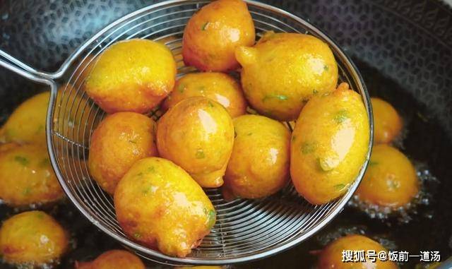 做法|一块南瓜2鸡蛋，筷子搅一搅，8分钟搞定全家人早餐，比油条还香