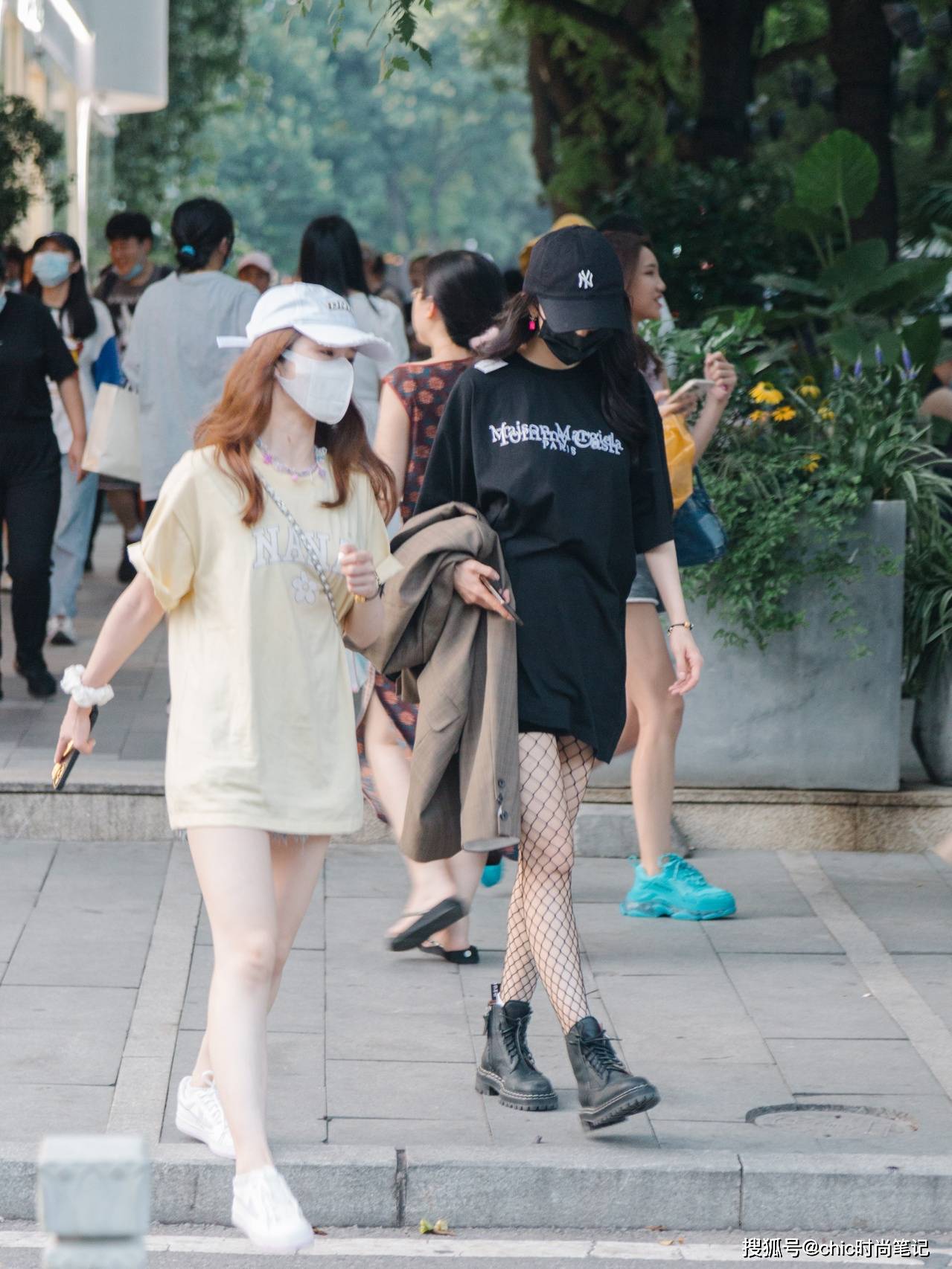 一身|短裙和马丁靴真的是当之无愧的A+搭档