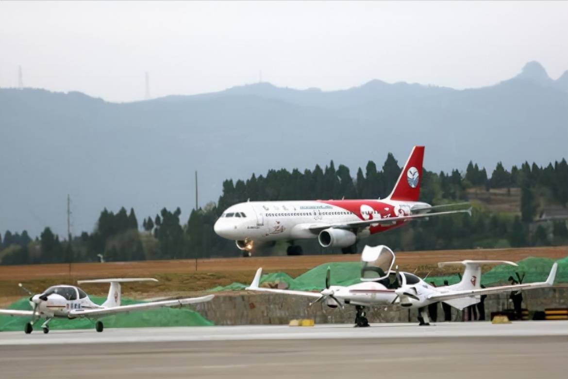 四川计划扩建一机场，新航站楼10000平米，将满足8架飞机进出需求