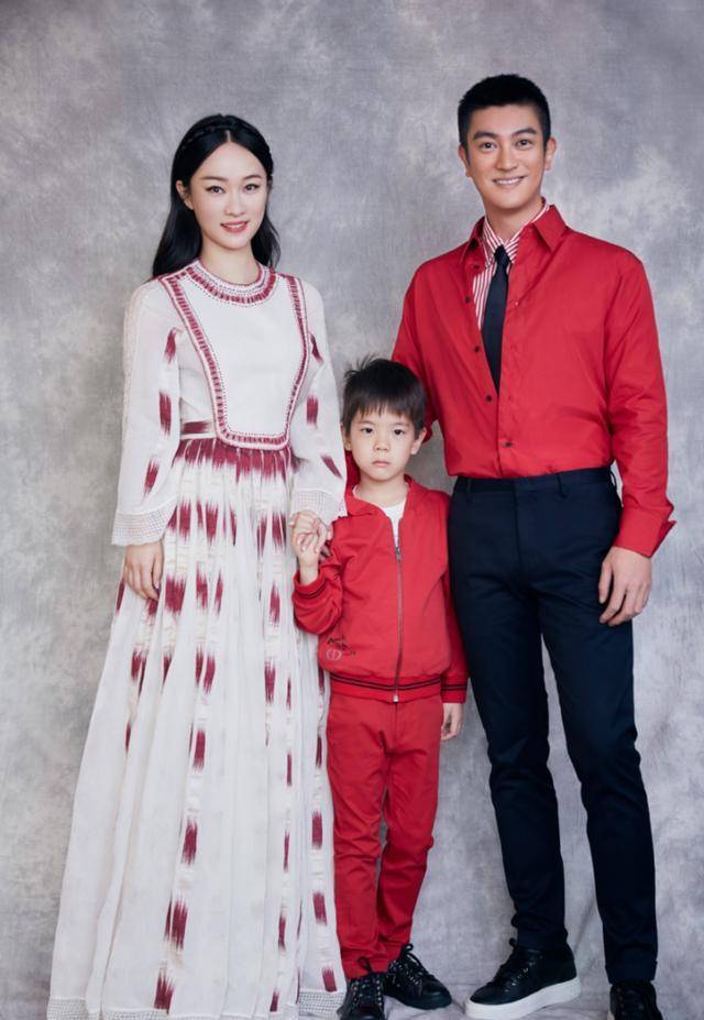 身材|霍思燕夫妇为情人节拍照，穿白色连衣裙秀身材，杜江把铁锁当项链