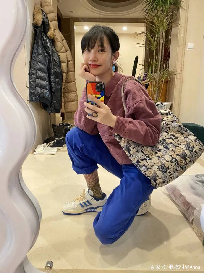 色彩|大S《我们是真正的朋友》中造型，草莓包少女耳环，把风头都抢了