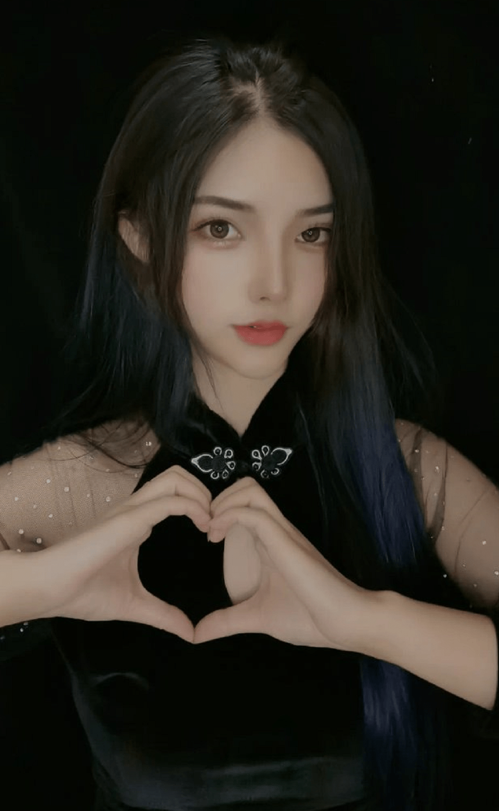 无论是jk,旗袍或者洛丽塔,吉祥本人都能够驾驭住,这样一位百变主播才