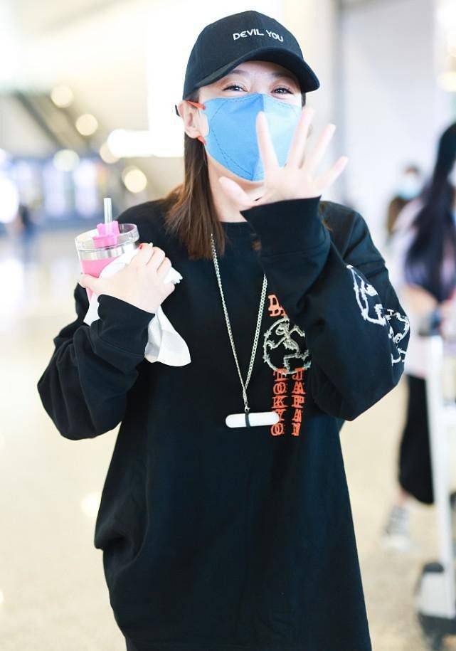 显眼的衣服颜色 2830196eaf984fc99417703e9d37a3e2.jpeg