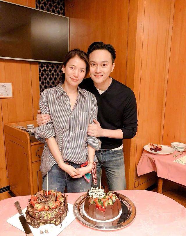 条纹|袁咏仪剪了波波头更美了,穿格子长裙成熟温柔,端庄优雅好有气质