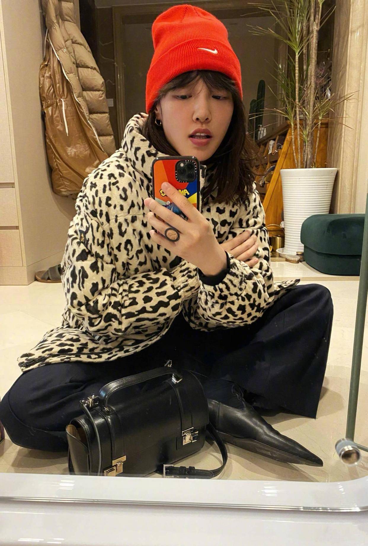 设计|36岁白百何豪气!自拍秀时髦却暴露豪宅一角,一面镜子要近7万