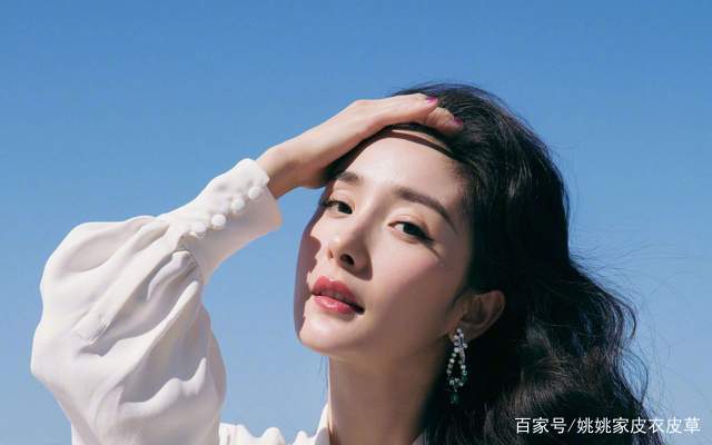身材|杨幂穿A字小白裙,大衣身材曲线!大长腿实力抢镜!34岁仙气十足