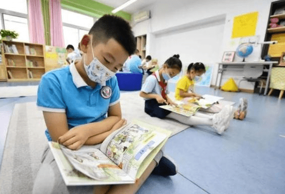 家长|中小学又迎来新规定，孩子们听后愁眉苦脸，家长却拍手叫好