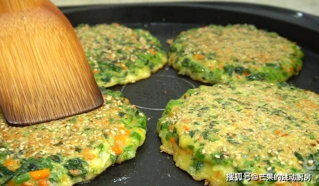 蔬菜|芹菜加3个鸡蛋，筷子一搅，手不用沾面，10分钟搞定全家人早餐