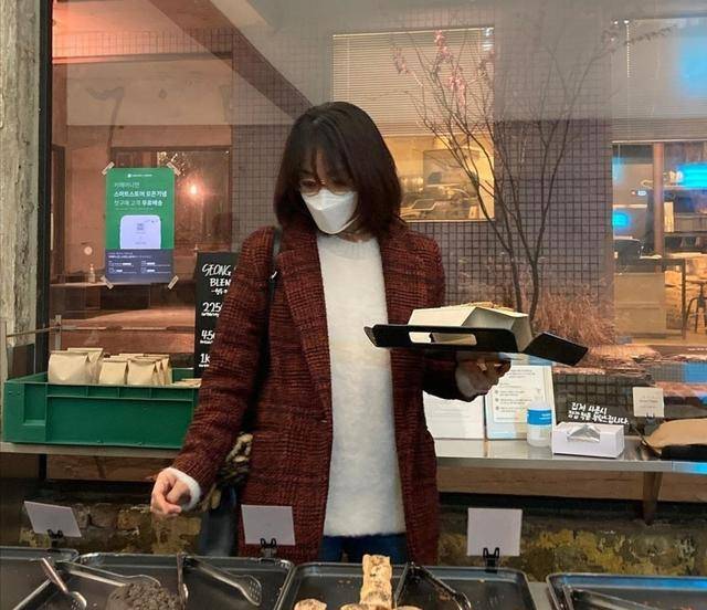 后首|41岁蔡琳单身后首晒母子照，跟儿子嬉戏，昔日辣妹穿衣变贤惠