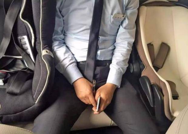 小刚|“我又不是他爸爸”，儿子拒养3岁弟弟，父母直接将其告上法庭