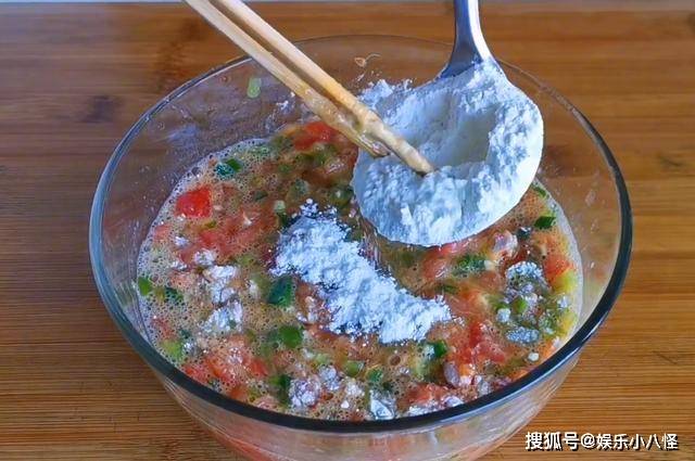 蔬菜|早餐新做法：2个青椒，2个西红柿，简单易做好吃又入味，真解馋