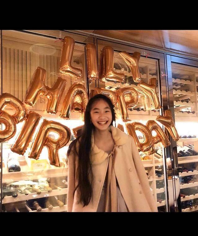 黑色|鲜少提及的二女儿,却在生日当天感动哭了小S,她才是真正超模脸