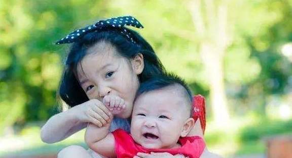 因为|“为什么总要我让着弟弟”,这位母亲的回答,值得二胎家庭借鉴