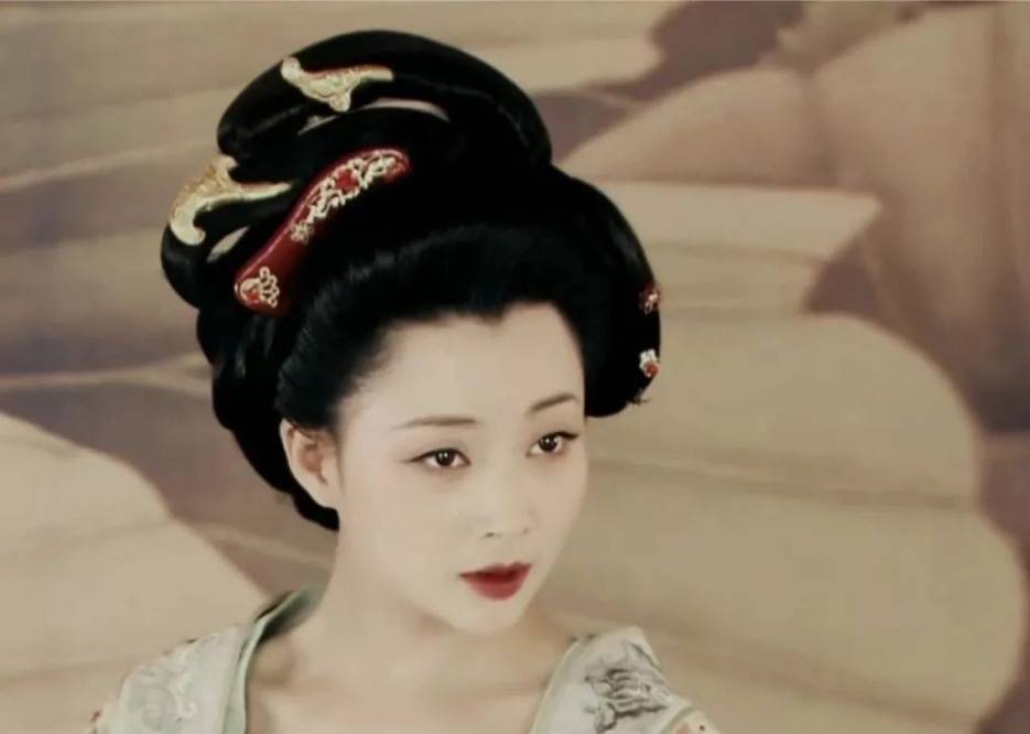 美人|别再吹捧直角肩了!来,让这五位女演员告诉你,溜肩究竟有多美!